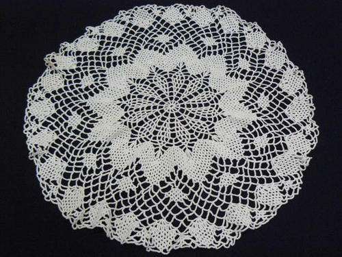 COTTON HAND CROCHETED DOILLIE 40 CM DIAMETER