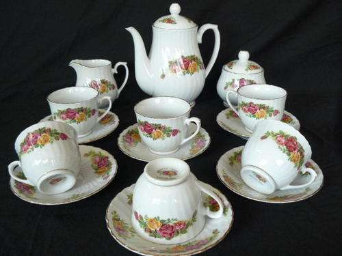 REGENT CHINA ENGLISH ROSE TEA SET BEAUTIFULL