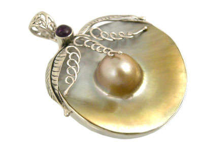 Exquisite Solid Silver Mabe and Amethyst Pendant...