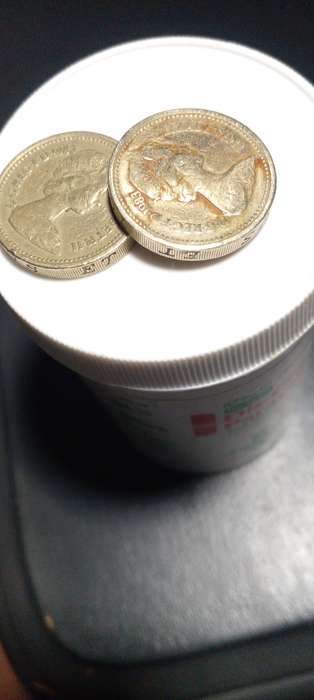 1983 British one pound coin.ERROR : See lettering upside down on the Rim of the coin