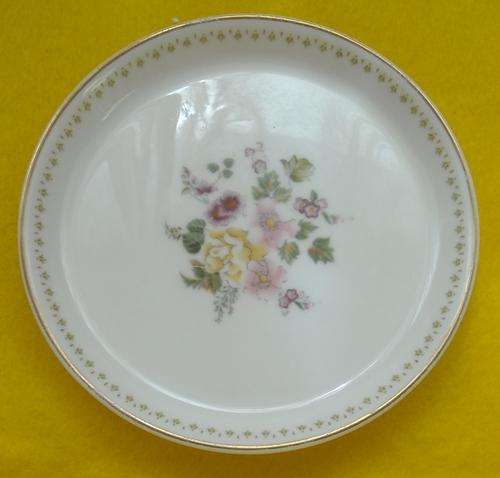 GENUINE WEDGEWOOD  WALL PLATE - 10 cm diameter - read listing & see pics