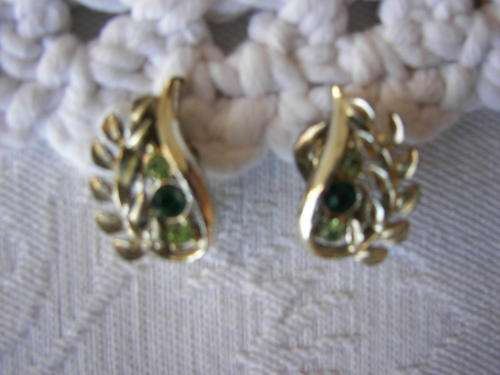 VINTAGE SIGNED SILVER/SILVER PLATE 3 STONE(EMERALD GREEN & LIGHT GREEN) CLIP ON EARINGS (PERFECT)