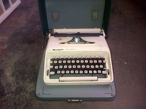REMINGTON 1040 TYPEWRITER
