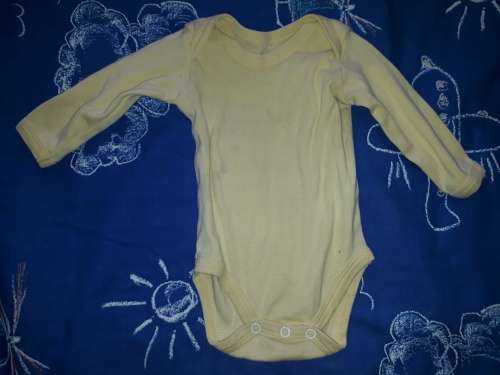 SPECIAL!! BABY GROW YELLOW - NO MAKE & SIZE - MAY HAVE A FEW MARKS ON IT