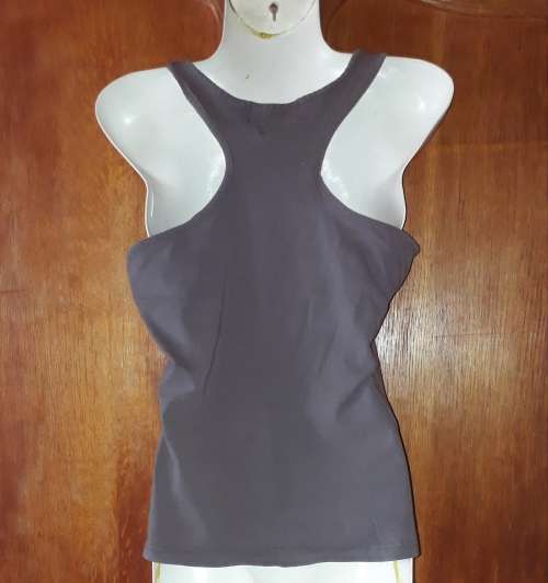 LADIES: GREY TOP - MAKE: PINEAPPLE  - SIZE: 14