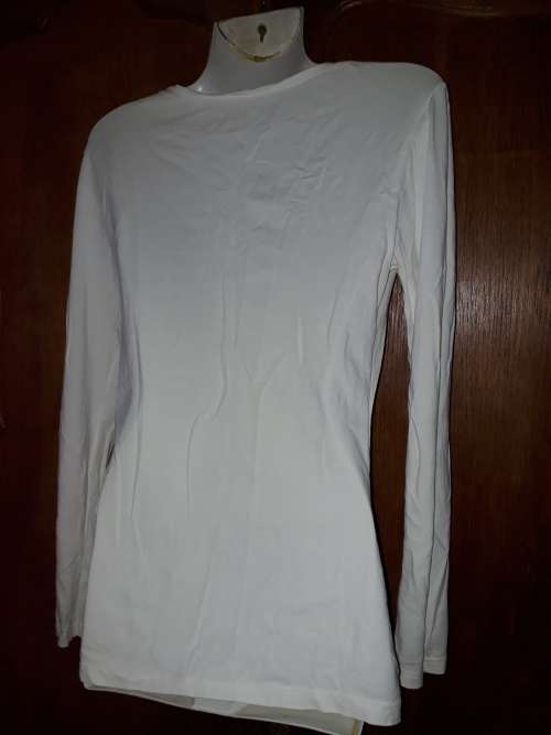 LADIES: WHITE LONG SLEEVED T-SHIRT - MAKE: KELSO  - SIZE: 10