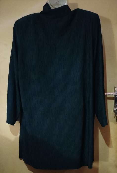 Ladies - Green Top  - Make - Elisse - Size - no size