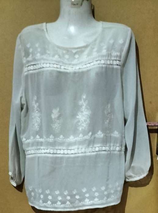 Ladies - White Top - Make - Real Clothing - Size - L