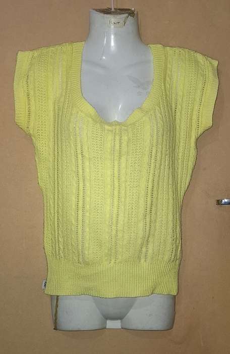 Ladies - Yellow Knitted Top - Make - Red - Size - S