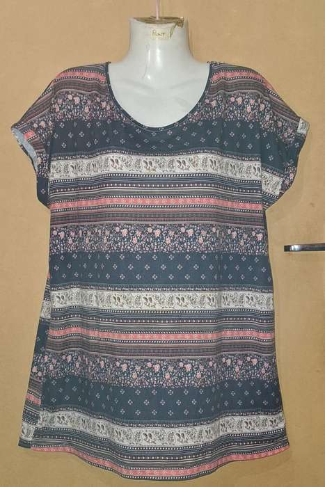 Ladies - Multicolored Top - Make - no make - Size - no size