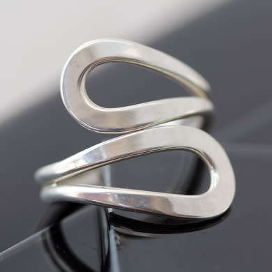 STYLISH SIMPLE DOUBLE STRAND MEXICAN STERLING SILVER DOUBLE LOOP RING. 925. HEAVY!