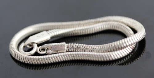 SIMPLE CONTEMPORARY STERLING SILVER SNAKE LINK BRACELET CHAIN. 925