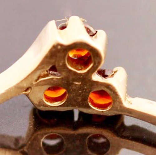 DAINTY ENGLISH VINTAGE GARNET TRILOGY 9CT YELLOW GOLD RING LONDON ASSAY HALLMARK
