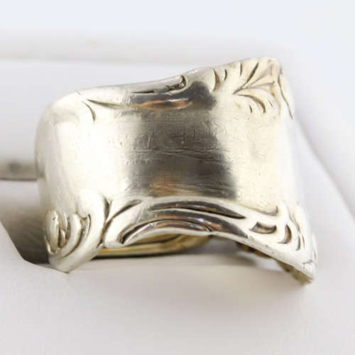 DELIGHTFULLY QUIRKY VERY COLLECTABLE ENGLISH VINTAGE SOLID STERLING SILVER `TEASPOON` RING. 925