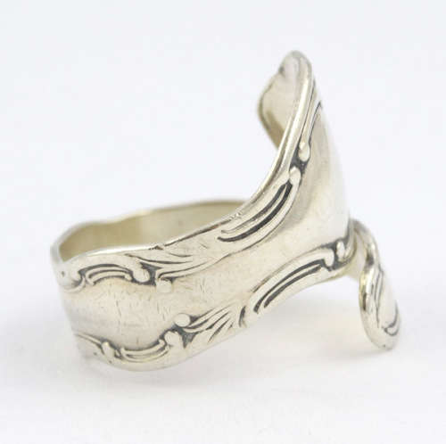 ENGLISH HEAVY VINTAGE STERLING SILVER `TEASPOON` RING WITH SCROLL ENGRAVING. 925. COLLECTABLE! 6,1g