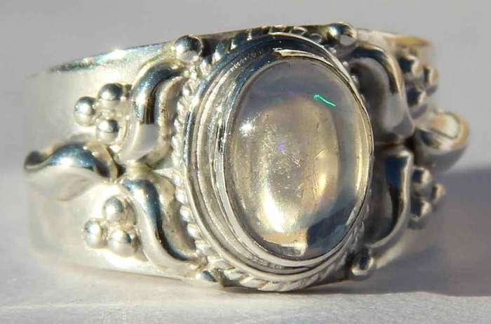 ETHIOPIAN OPAL STERLING SILVER RING!! Really beautiful! Size 6
