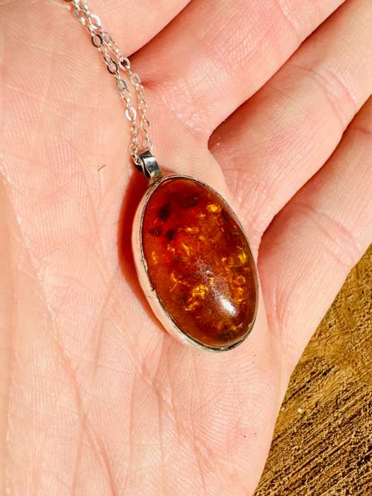 HONEY HUE NATURAL AMBER SOLID STERLING SILVER PENDANT NECKLACE