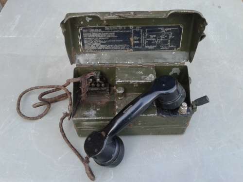 1941 WW11 FIELD TELEPHONE SET L.MARKED 2144 ET LTD. ALSO MARKED 7 TH DR .