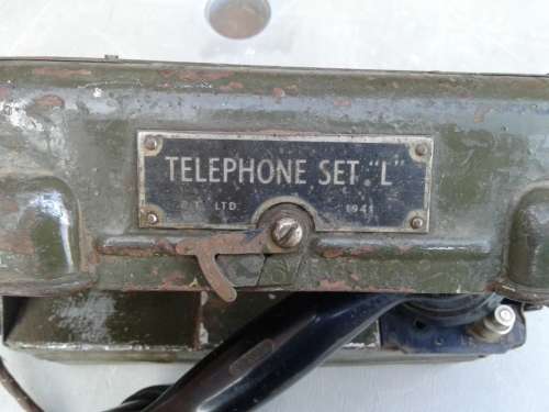 1941 WW11 FIELD TELEPHONE SET L.MARKED 2144 ET LTD. ALSO MARKED 7 TH DR .