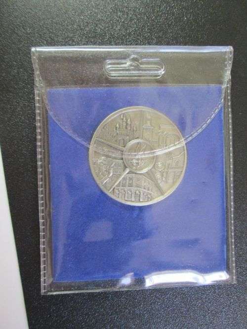 Warner Brothers Movie World large Token with a 42mm diameter