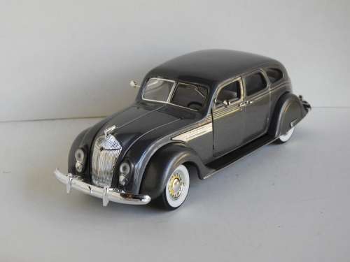 Chrysler Airflow 1:32 Signature Models