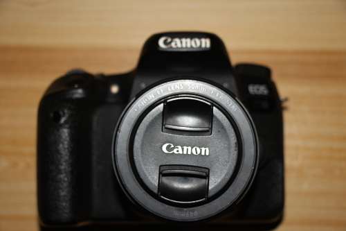 Canon EOS 77D