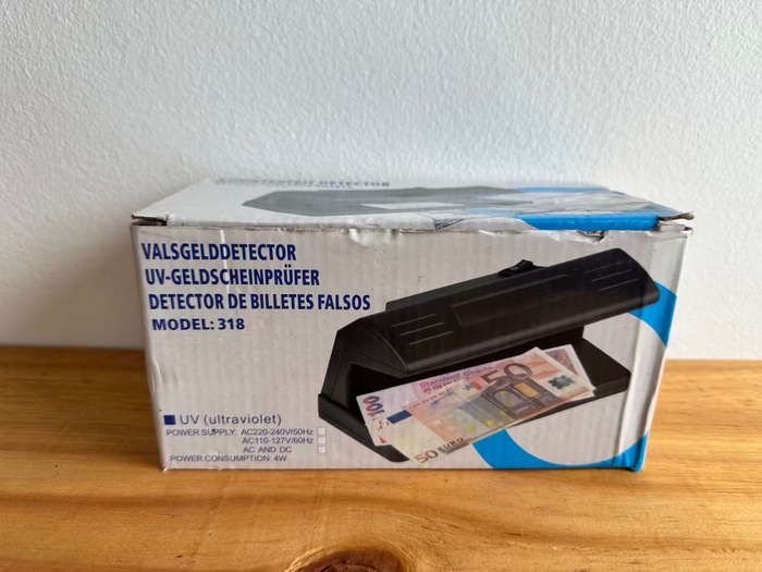 Counterfeit Money Detector