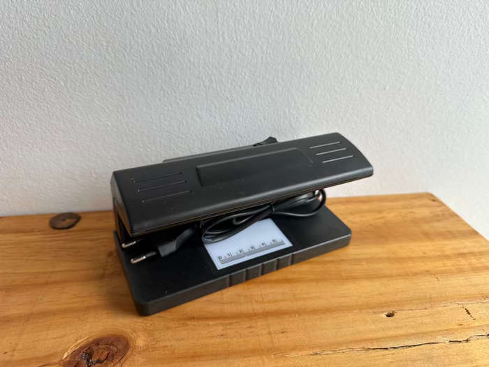 Counterfeit Money Detector