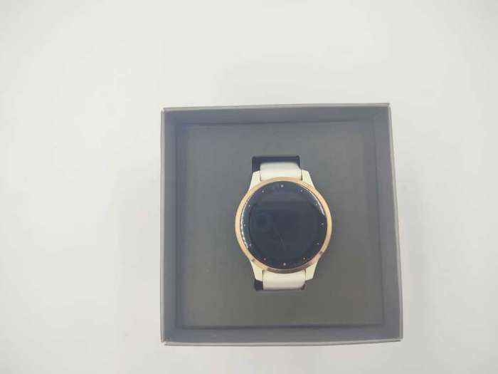 Garmin Vivoactive 4S (40mm, White with Rose Gold Hardware)