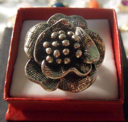 Silver rose ring with detail - size ajustable