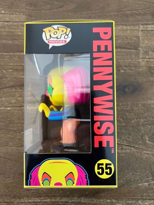 PENNYWISE!!IT!!FUNKO POP!! EE EXCLUSIVE!! BLACKLIGHT!!