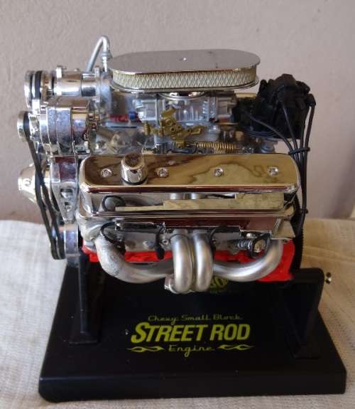 SMALL BLOCK CHEVY V8 MODEL ENGINE.