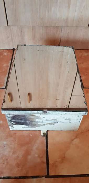 VINTAGE BATHROOM CABINETS