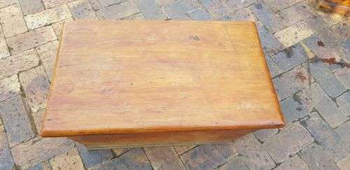 ANTIQUE YELLOWOOD OX-WAGON KIST 650 X 390 X 300 MM HOOG.