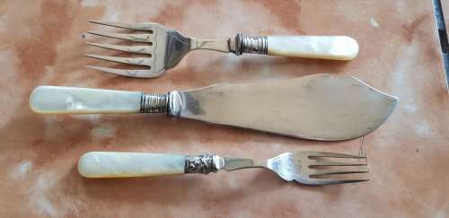 VINTAGE EPNS  MOTHER OF PEARL FISH SERVING SET