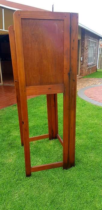 OLD OAK COLLAPSABLE BOOTH EXCLUDING TELEPHONE