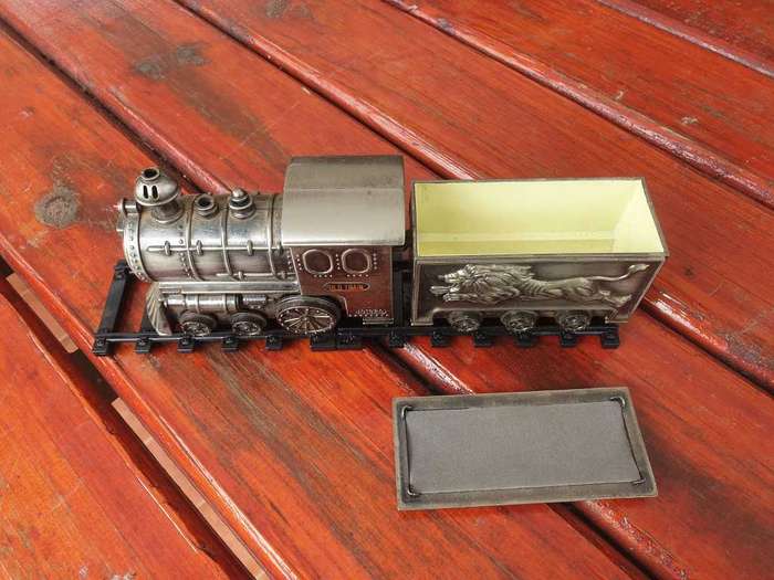 VINTAGE DIE CAST STEAM LOCO AND TENDER LIGHTER AND CIGARETTE CASE 240 MM