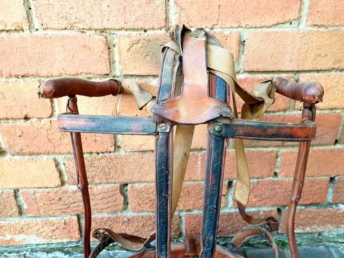 ANTIQUE CUSTOM LEATHER AND STEEL ORTHOPEDIC BACK BRACE DEVICE