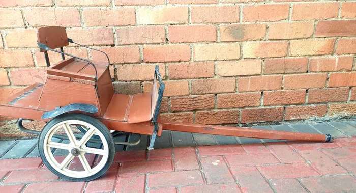 VINTAGE HAND BUILT KIDDIES CART WITH TINPLATE HORSE
