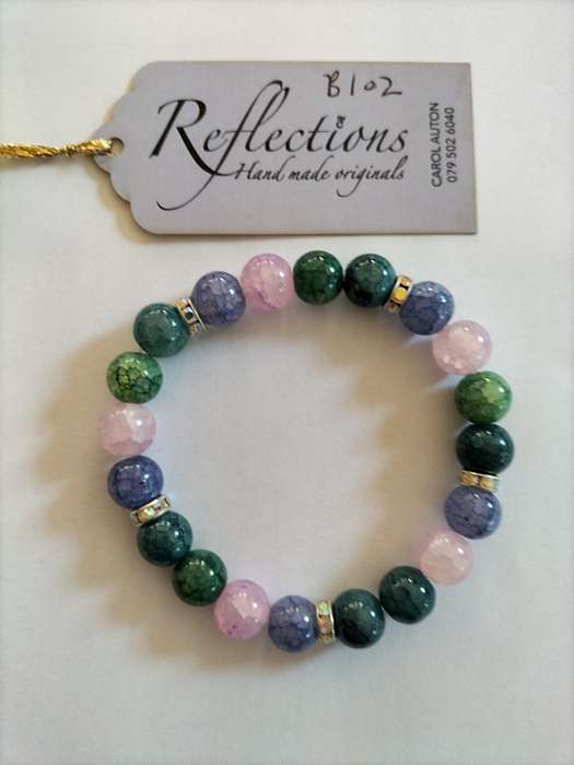 Multi-colour crackle bead bracelet. B102