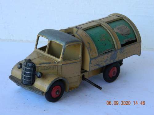 DINKY TOYS -  252  -   BEDFORD REFUSE WAGON