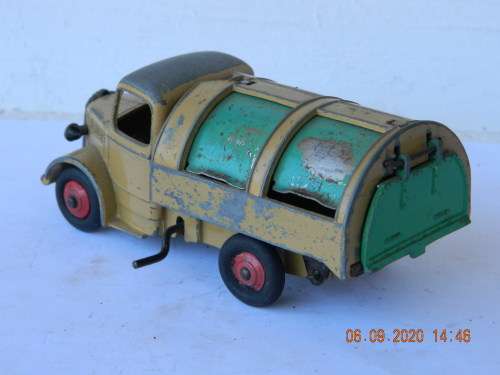 DINKY TOYS -  252  -   BEDFORD REFUSE WAGON