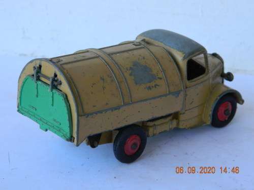 DINKY TOYS -  252  -   BEDFORD REFUSE WAGON