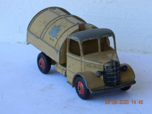 DINKY TOYS -  252  -   BEDFORD REFUSE WAGON