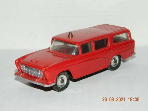 DINKY TOYS -  257  -  NASH RAMBLER - CANADIAN FIRE CHIEF CAR
