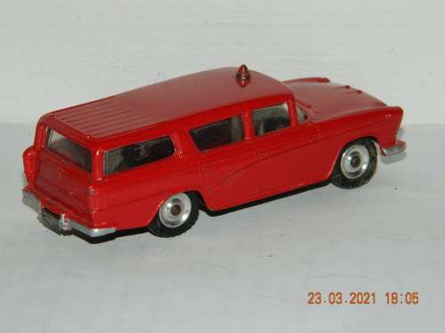 DINKY TOYS -  257  -  NASH RAMBLER - CANADIAN FIRE CHIEF CAR