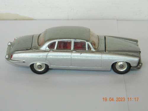 CORGI TOYS  -  238   -  JAGUAR MK X