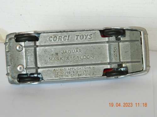 CORGI TOYS  -  238   -  JAGUAR MK X