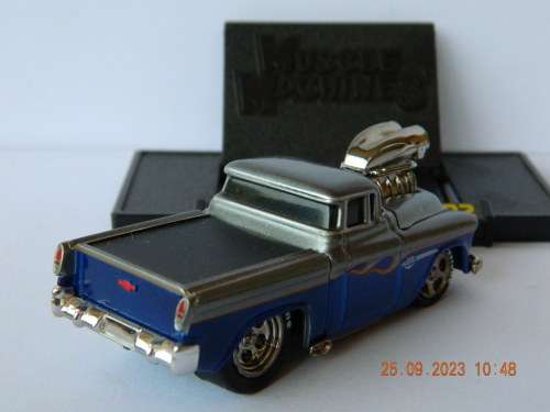 MAISTO -  2 -  MUSCLE MACHINES - 1955 CHEVROLET CAMEO PICKUP