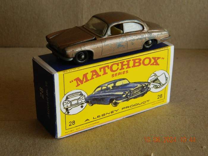 MATCHBOX SERIES  -  28  -  JAGUAR MK. 10